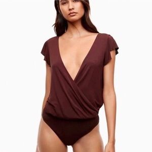 Aritzia Wilfred Nuage Bodysuit in Burgundy Cherry Cola Red Size Small deep V